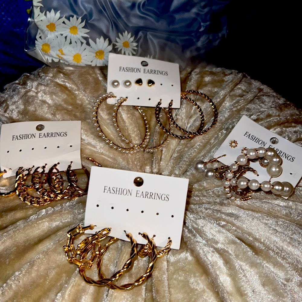 Faux Gold/Pearl Fashion Earrings